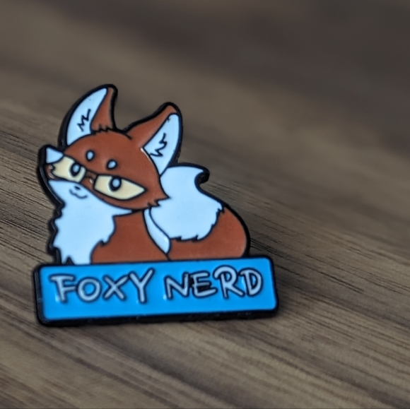Brand New zinc alloy enamel pin FOXY NERD printed under a fox wearing glasses - Picture 2 of 5